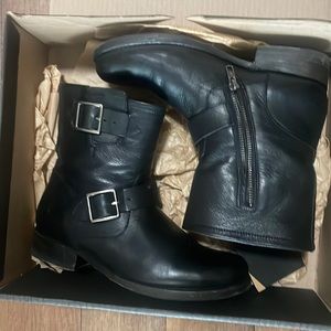 Frye boots sz 8 Vicky Engineer style